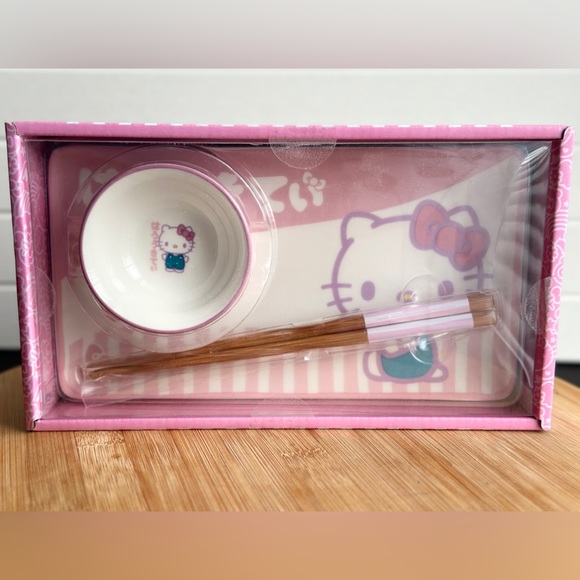 Hello Kitty Sushi Plate Set - Picture 2 of 3